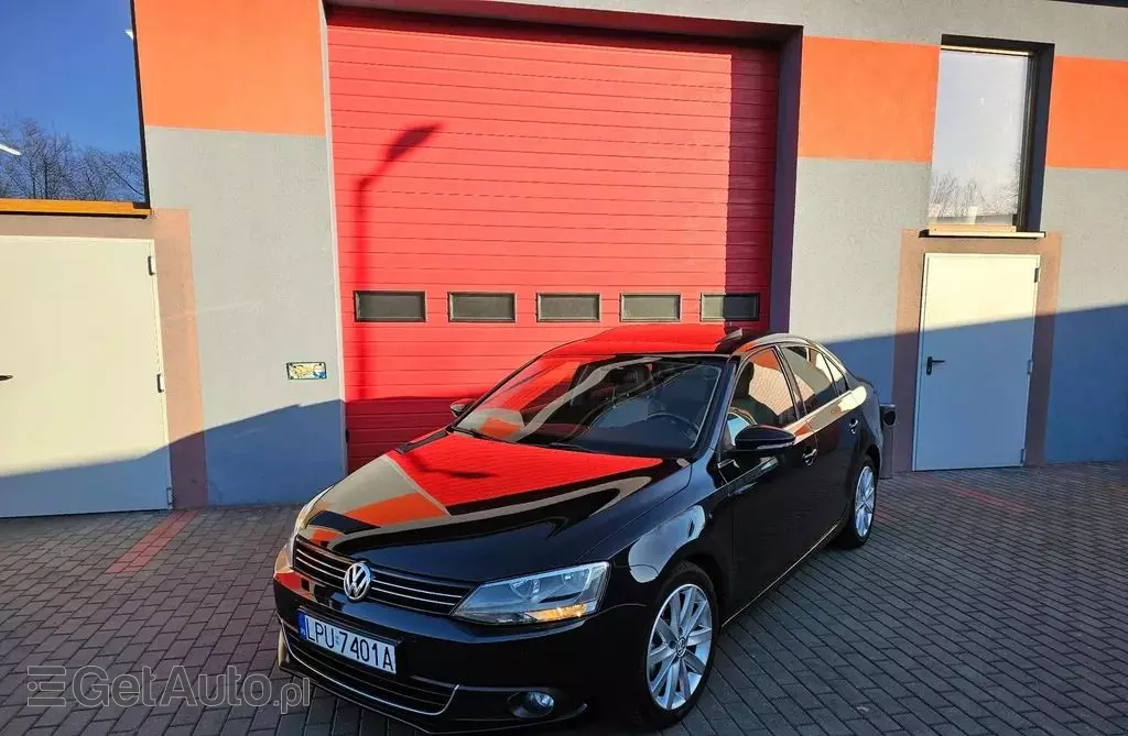 VOLKSWAGEN Jetta 