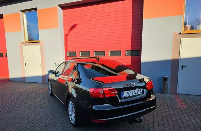 VOLKSWAGEN Jetta 