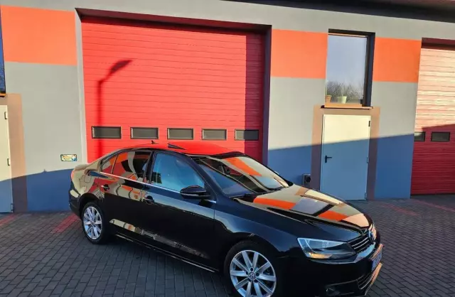 VOLKSWAGEN Jetta 