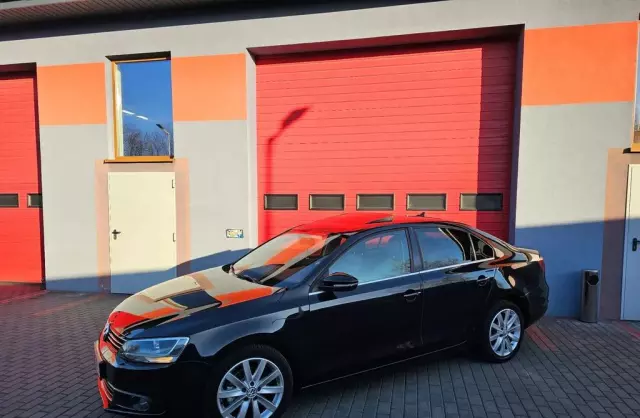 VOLKSWAGEN Jetta 