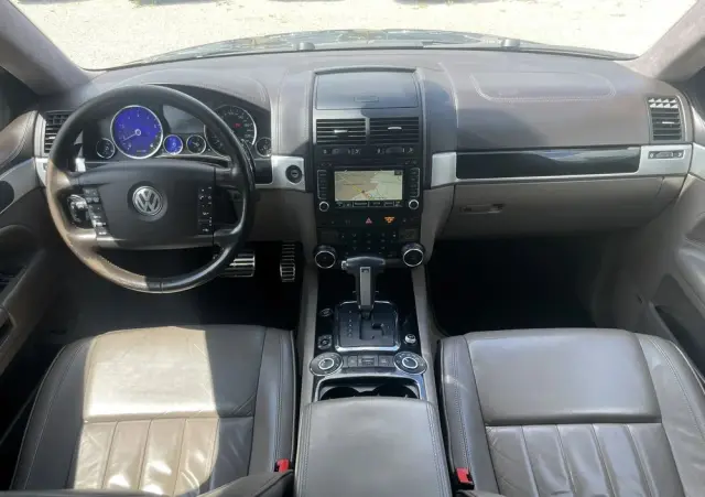 VOLKSWAGEN Touareg 4.2 V8 Automatik Individual