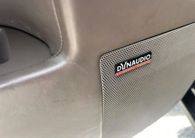 VOLKSWAGEN Touareg 4.2 V8 Automatik Individual