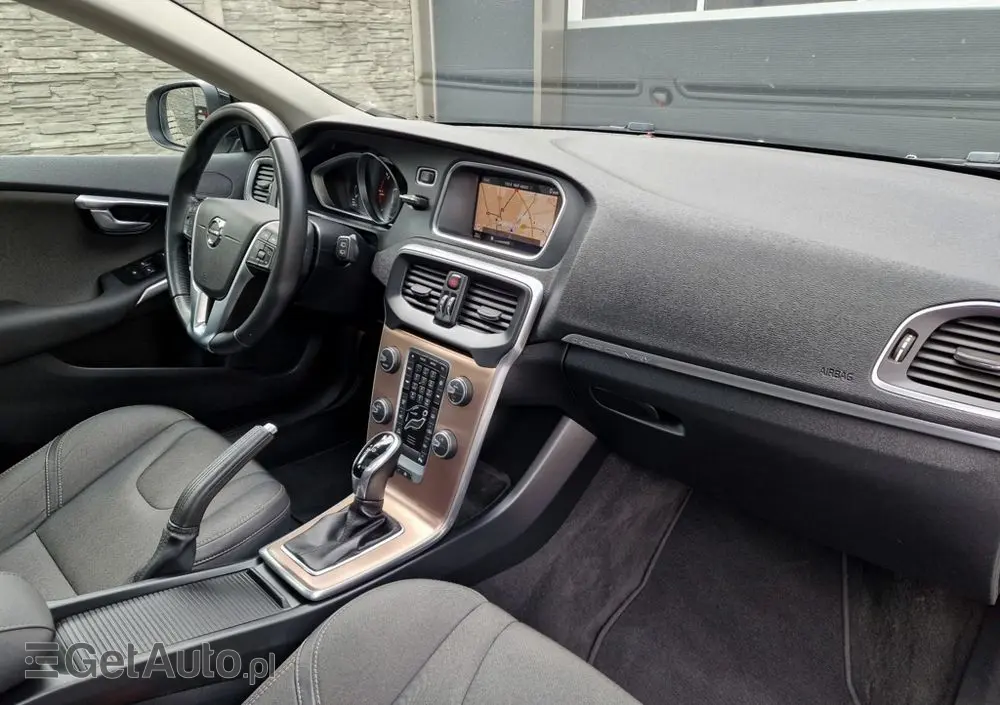 VOLVO V40 Cross Country D2 Geartronic Momentum
