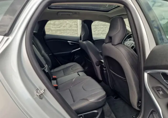 VOLVO V40 Cross Country D2 Geartronic Momentum
