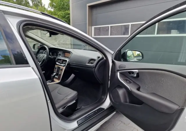 VOLVO V40 Cross Country D2 Geartronic Momentum
