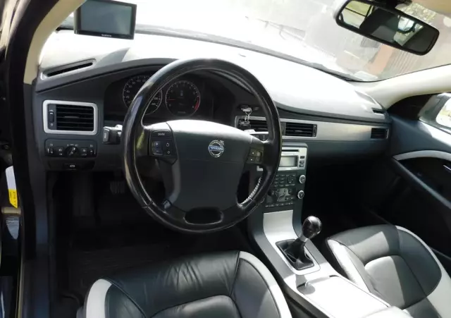 VOLVO V70 2.0 Momentum