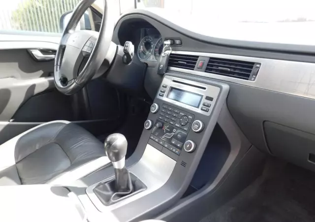VOLVO V70 2.0 Momentum
