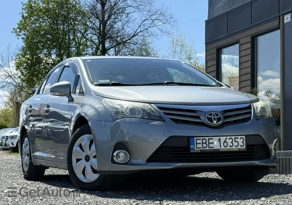 TOYOTA Avensis 1.8 Premium