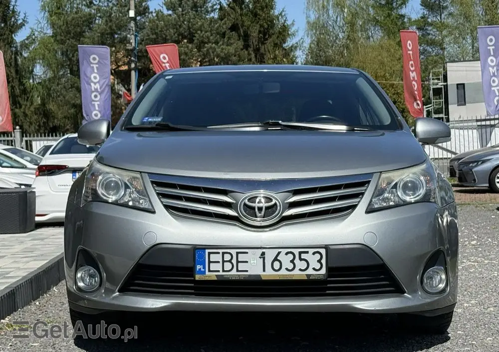 TOYOTA Avensis 1.8 Premium