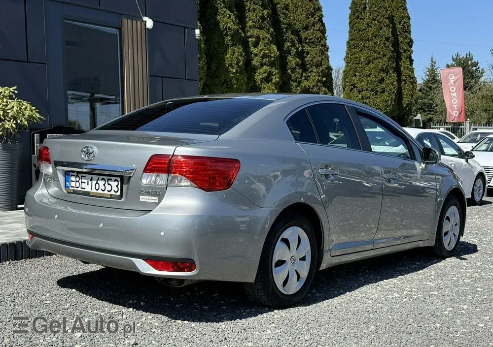 TOYOTA Avensis 1.8 Premium