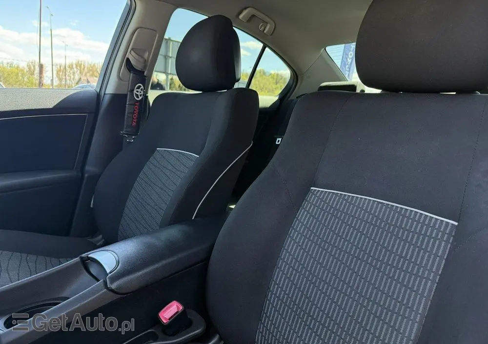 TOYOTA Avensis 1.8 Premium