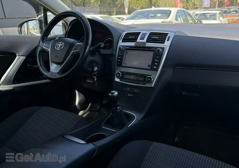 TOYOTA Avensis 1.8 Premium