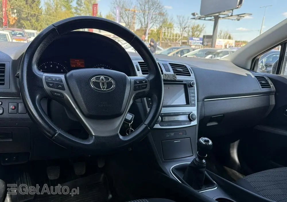 TOYOTA Avensis 1.8 Premium