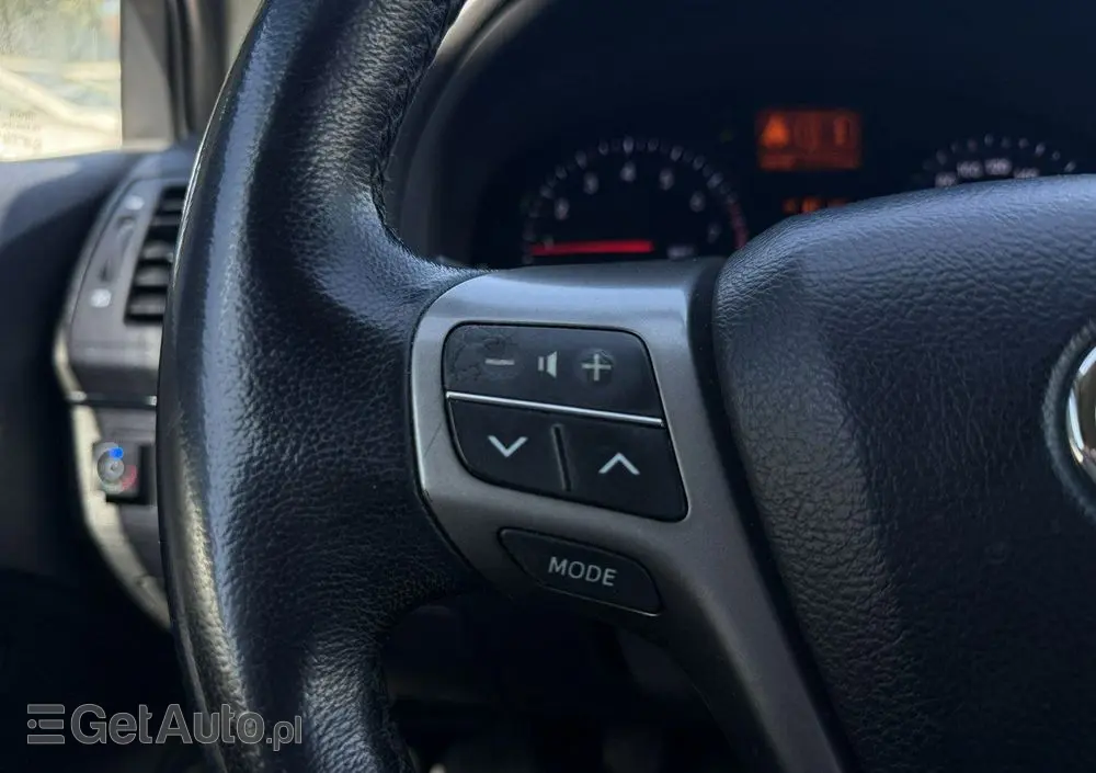 TOYOTA Avensis 1.8 Premium