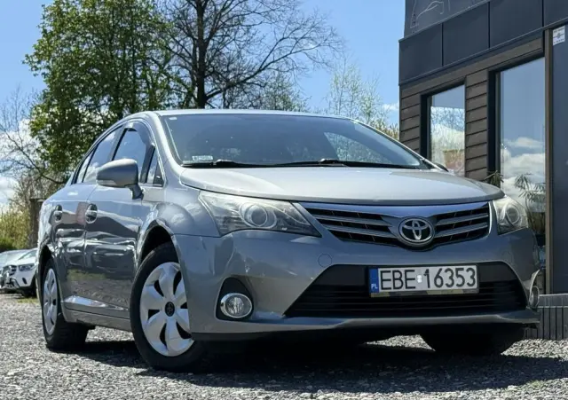TOYOTA Avensis 1.8 Premium