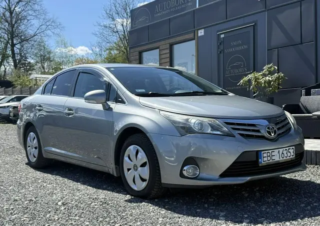TOYOTA Avensis 1.8 Premium