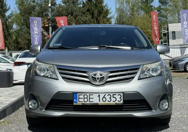 TOYOTA Avensis 1.8 Premium