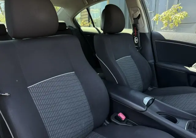 TOYOTA Avensis 1.8 Premium