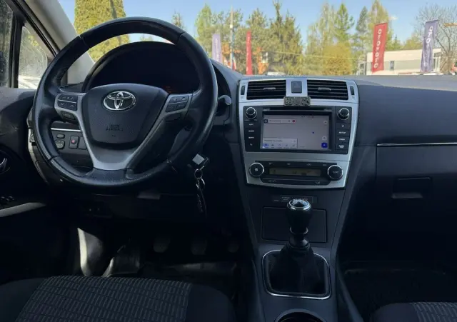 TOYOTA Avensis 1.8 Premium