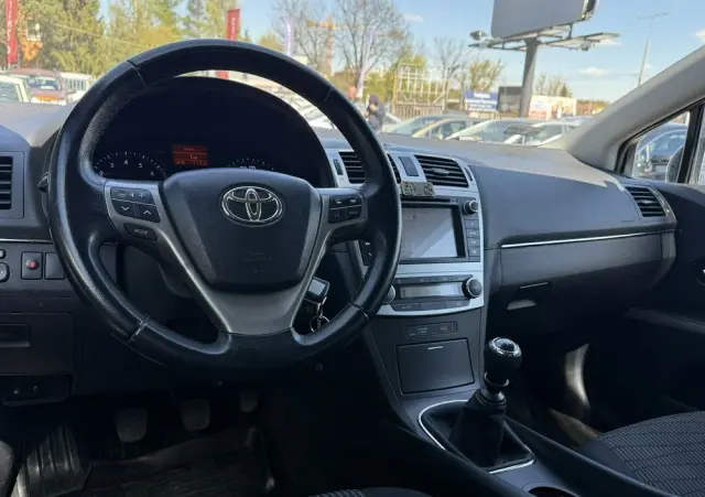 TOYOTA Avensis 1.8 Premium