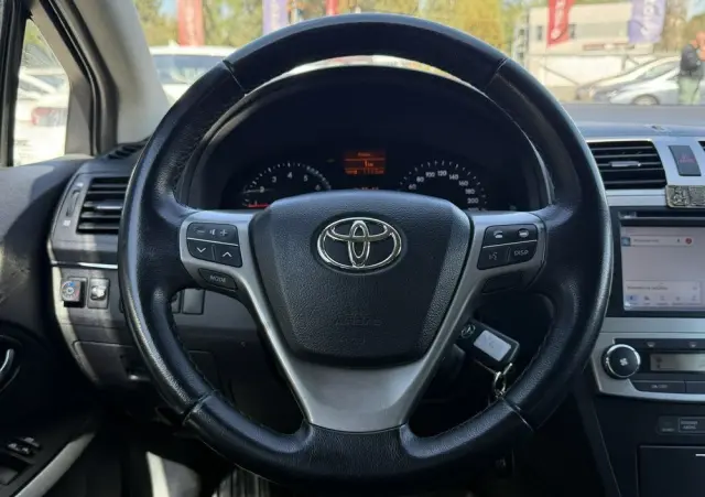 TOYOTA Avensis 1.8 Premium