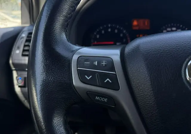 TOYOTA Avensis 1.8 Premium