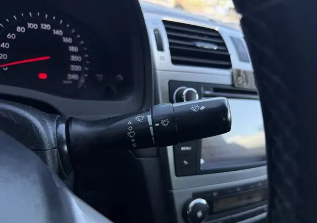 TOYOTA Avensis 1.8 Premium