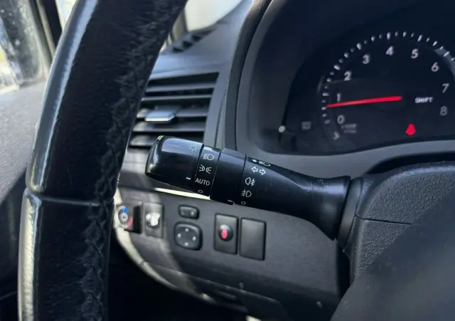 TOYOTA Avensis 1.8 Premium