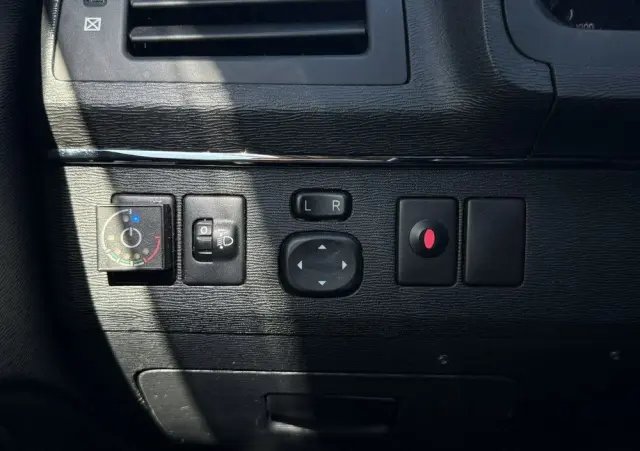 TOYOTA Avensis 1.8 Premium