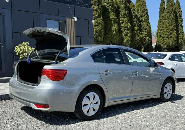 TOYOTA Avensis 1.8 Premium