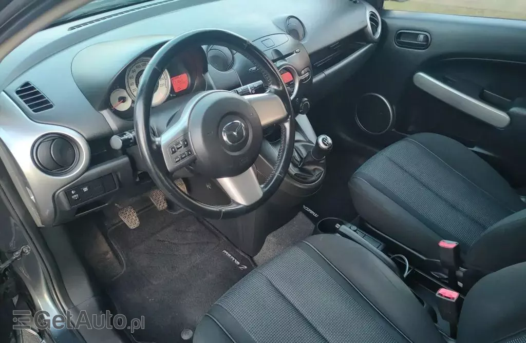 MAZDA 2 