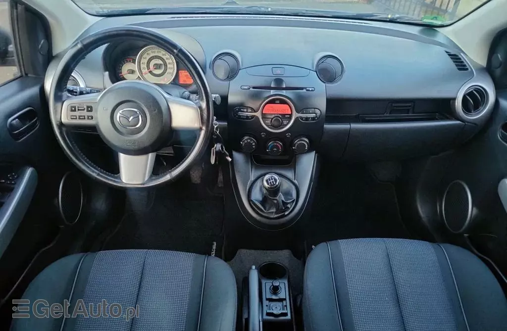 MAZDA 2 
