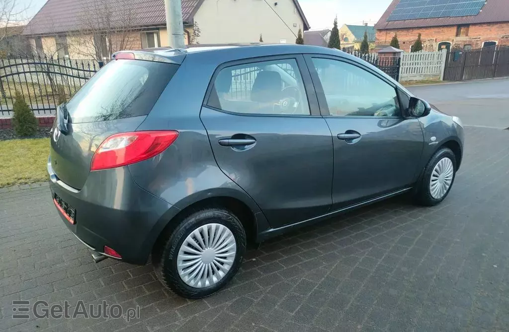MAZDA 2 