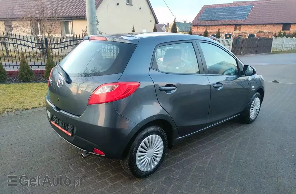 MAZDA 2 