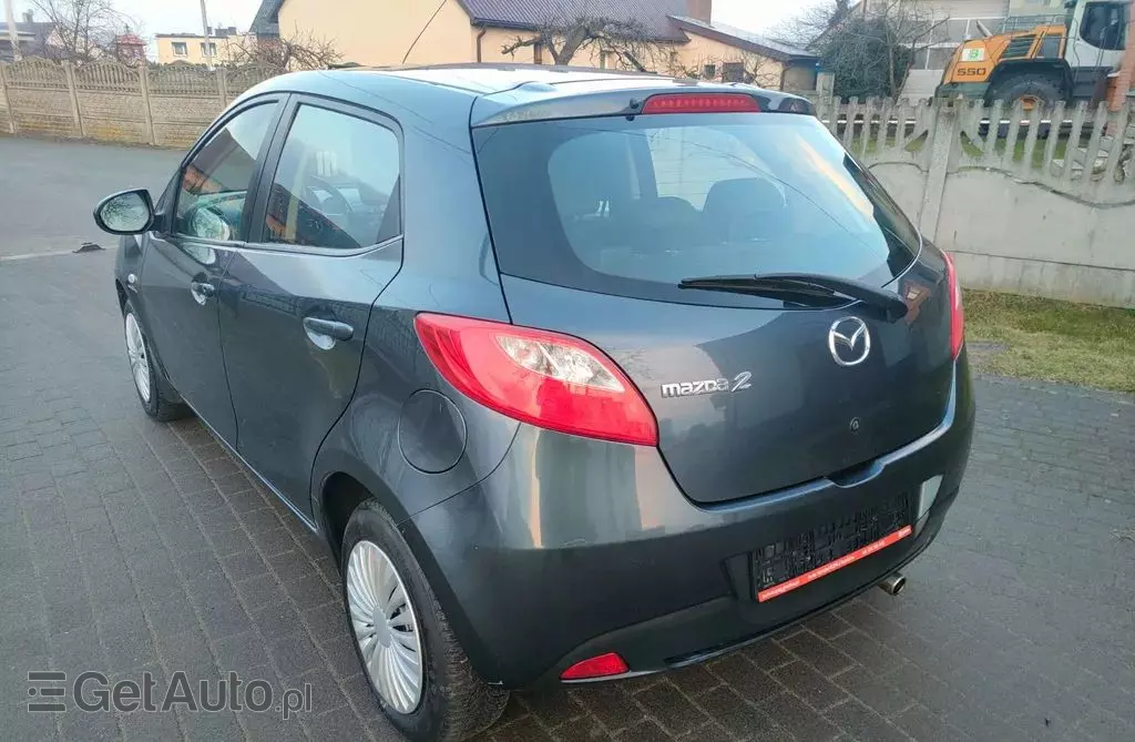 MAZDA 2 