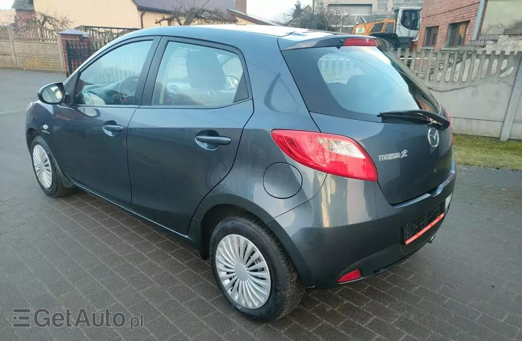MAZDA 2 