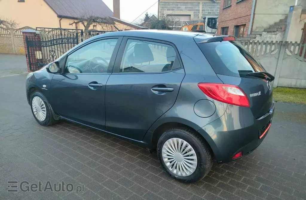 MAZDA 2 
