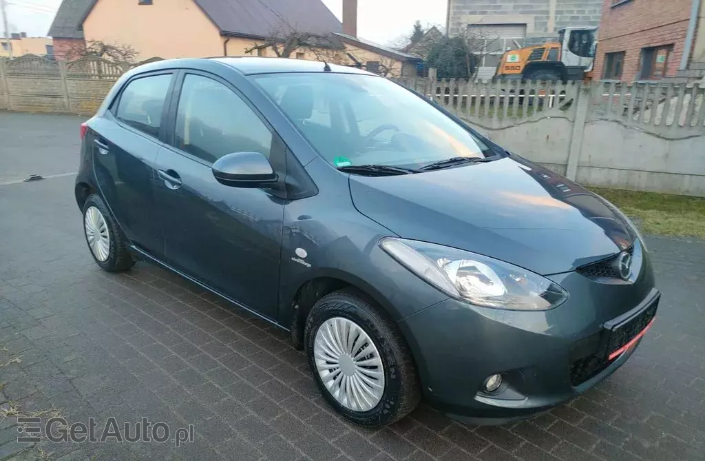 MAZDA 2 