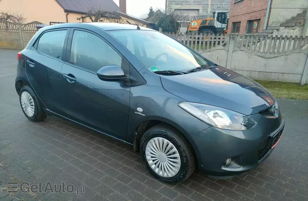MAZDA 2 