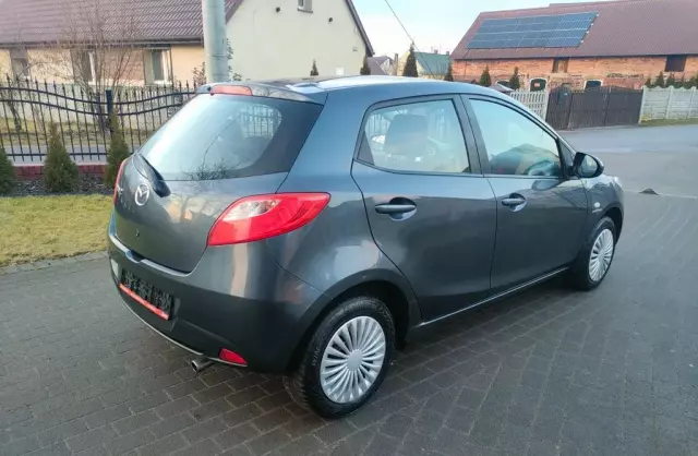 MAZDA 2 