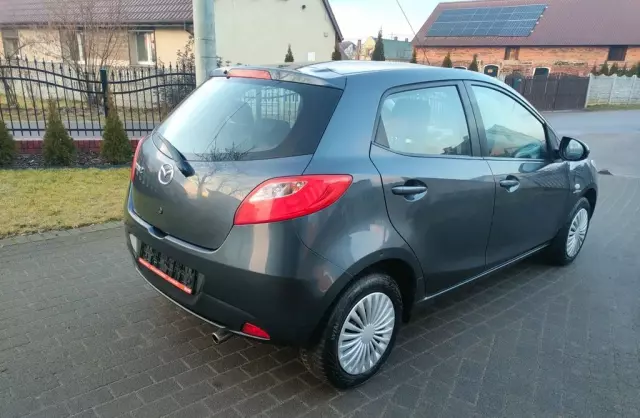 MAZDA 2 