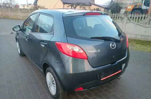 MAZDA 2 