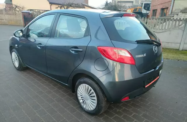 MAZDA 2 