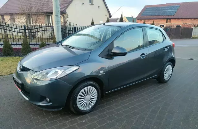 MAZDA 2 