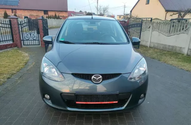 MAZDA 2 