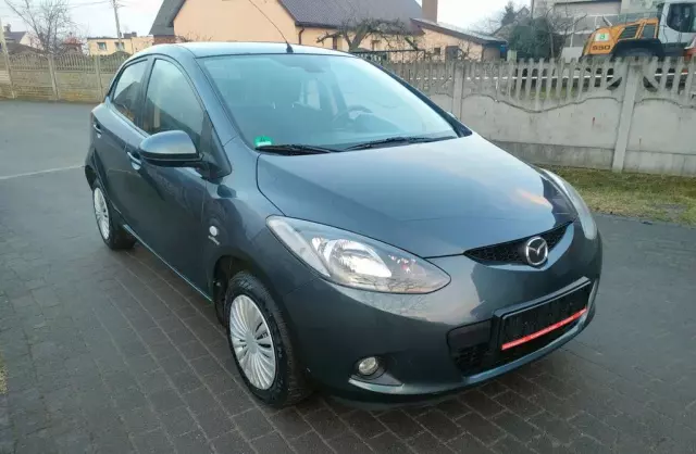 MAZDA 2 