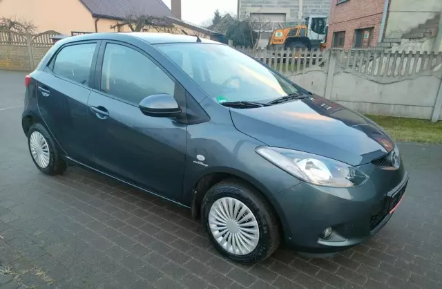 MAZDA 2 