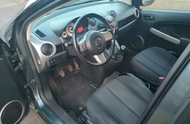 MAZDA 2 