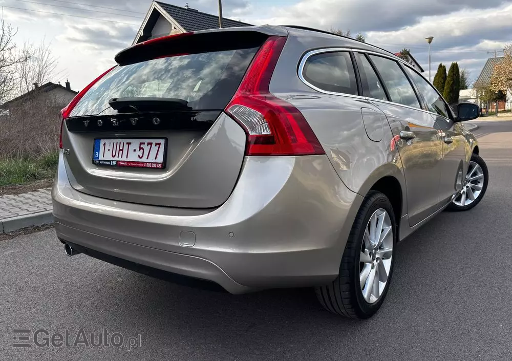 VOLVO V60 D2 Momentum