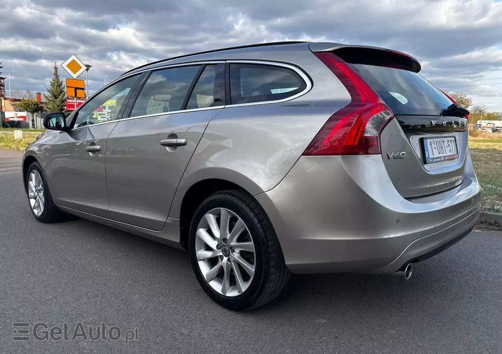VOLVO V60 D2 Momentum